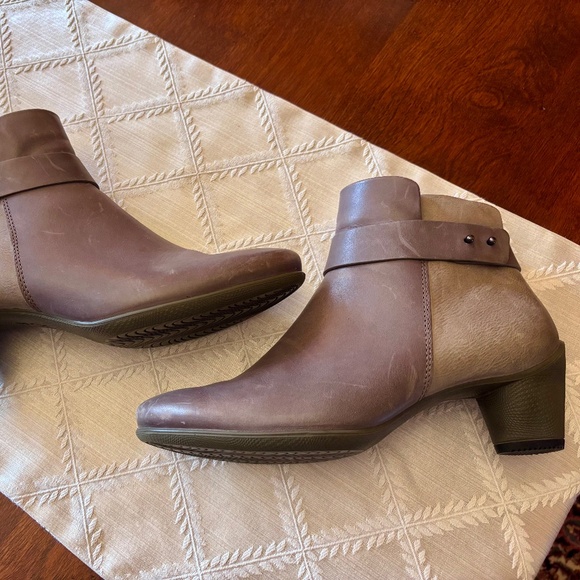 Ecco Women’s Sculptured 45 Gray Ankle Boots Size 8 EU 38 - Picture 3 of 5